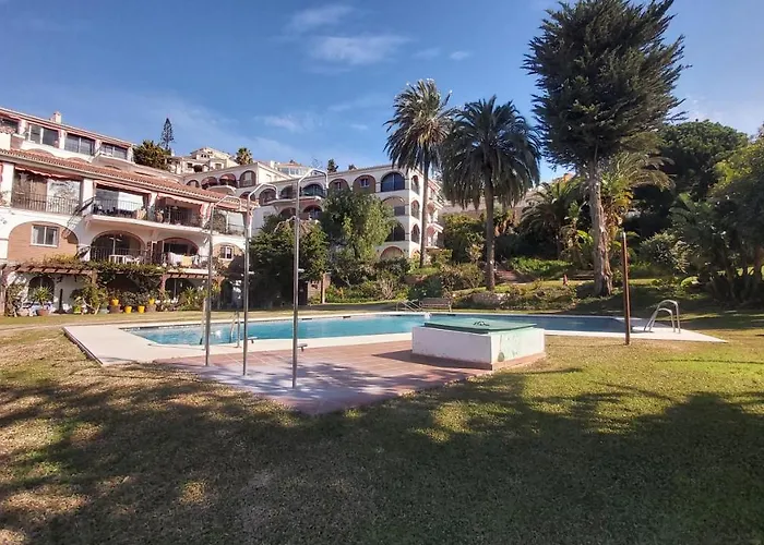 Del Parque Flats Interpares Swimmingpool * مالقة